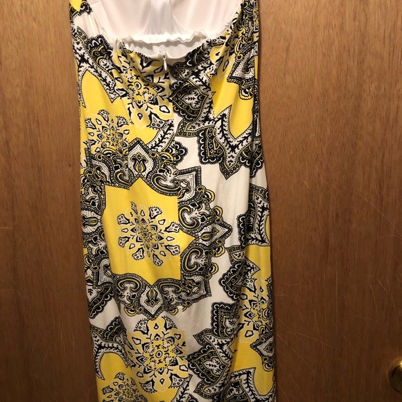 Cache form fitting halter dress. - Picture 2 of 5